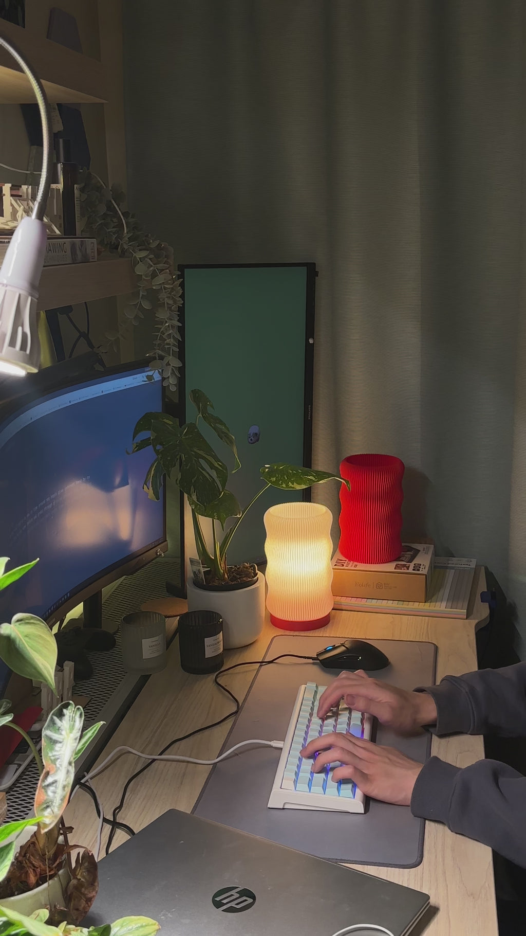 Lumi Red Lamp